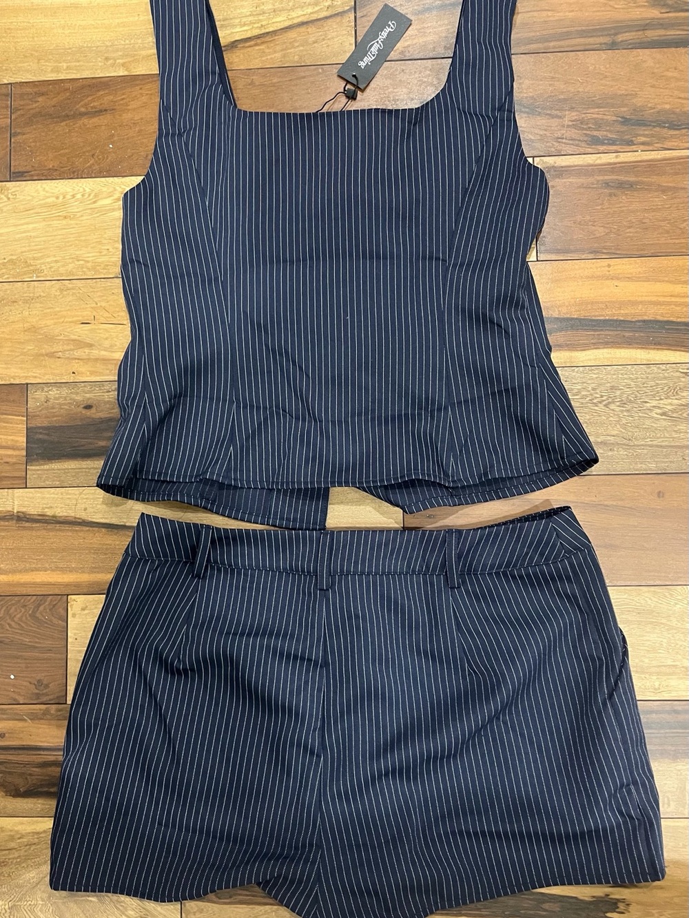 PrettyLittleThing Petite Navy Pinstripe Tailored Top & Mini Shorts Set NWT US 10 - Picture 6 of 9